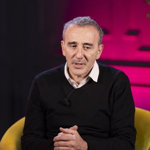 Exclusif - Rendez-vous avec Elie Semoun dans les locaux de Webedia lors d'une interview pour Purepeople à Levallois-Perret le 19 mars 2024. © Cyril Moreau/Bestimage