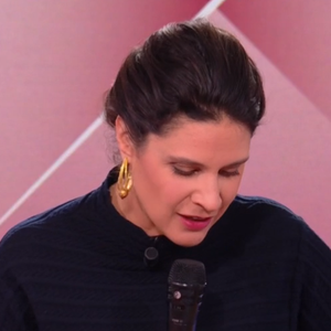 Apolline de Malherbe contrainte d'avoir un micro-main à la suite d'un imprévu, le 14 mars 2025, sur BFMTV