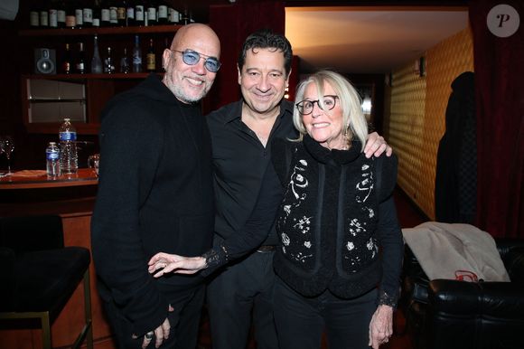 Exclusif - Laurent Gerra entre Pascal Obispo et la mère de Pascal, Nicole - Célébrités au spectacle « Laurent Gerra se met à table ! », à savourer au Casino de Paris, à Paris, France, le 10 Décembre 2024. 

© Bertrand Rindoff / Bestimage