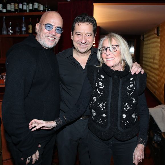Exclusif - Laurent Gerra entre Pascal Obispo et la mère de Pascal, Nicole - Célébrités au spectacle « Laurent Gerra se met à table ! », à savourer au Casino de Paris, à Paris, France, le 10 Décembre 2024. 

© Bertrand Rindoff / Bestimage