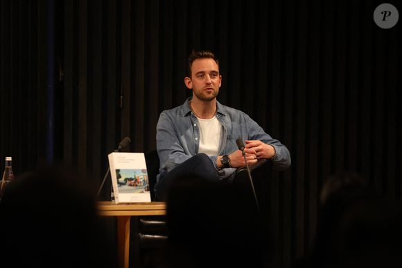L'écrivain Suisse Joël Dicker pour la présentation de son dernier roman "La vérité sur l'affaire Harry Quebert" à la Station Ausone-Mollat, à Bordeaux, France, le 29 mars 2022. © Jean-Marc Lhomer/Bestimage