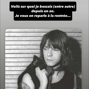 En parallèle, elle a coécrit avec Erwan L’Éléouet un ouvrage intitulé Renaud, le livre, à paraître en octobre prochain aux éditions de La Martinière.

Lolita Séchan a publié des stories sur son compte Instagram à propos de son rôle dans la carrière de son père Renaud.