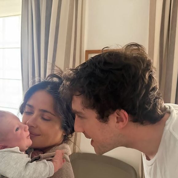 Tout comme son épouse, l'actrice Salma Hayek

Lara Cosima Pinault annonce qu'elle est devenue maman d'un petite garçon avec son mari François Pinault Jr. Photo partagée sur Instagram le 12 août 2026.