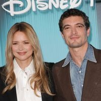 Virginie Efira tout sourire avec Niels Shneider, Sophie Marceau, Dimitri Rassam ou encore Audrey Lamy lors grand événement à Paris