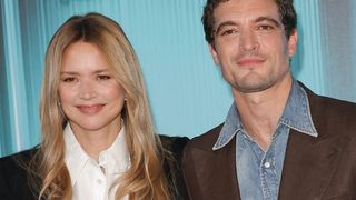 Virginie Efira tout sourire avec Niels Shneider, Sophie Marceau, Dimitri Rassam ou encore Audrey Lamy lors grand événement à Paris