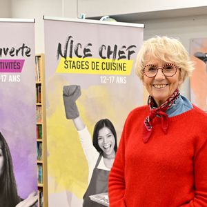 Exclusif - Mercotte, la jurée de l'émission "Le Meilleur Pâtissier" sur M6, est venue à Nice, le 26 avril 2024, pour rencontrer les adolescents du stage culinaire « Nice Chef » et superviser leurs réalisations, des biscuits de Savoie façon Mercotte. 
© Bruno Bebert / Bestimage