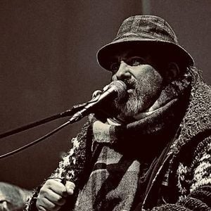 Il est sous le feu des critiques

Damien Saez en concert. Instagram/damiensaez