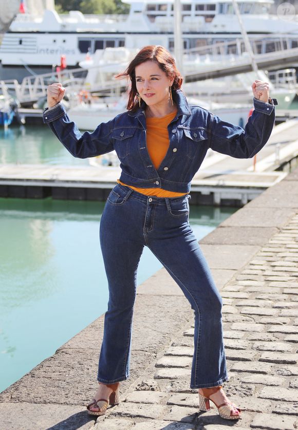 "Dans les hôtels, elle vérifiait toujours si elle pourrait s'enfuir par la fenêtre en cas d'incendie. Sinon il fallait qu'elle change de chambre", a-t-elle indiqué. Une peur phobique que Laure Calamy a depuis l'enfance.

Laure Calamy en photocall pour le téléfilm en compétition "Je ne me laisserai plus faire" lors de la 26ème édition du Festival de la fiction télé de La Rochelle, France, le 12 septembre 2024. © Patrick Bernard/Bestimage