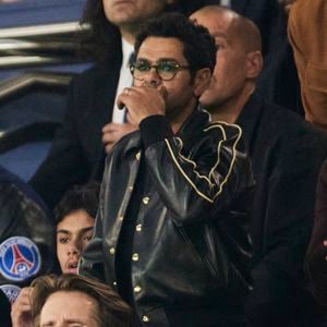 Jamel Debbouze et son fils Léon, Mathieu Vergne - Célébrités dans les tribunes de la demi-finale retour de Ligue des champions entre le PSG face au Borussia Dortmund (0-1) au Parc des Princes à Paris le 7 mai 2024. © Cyril Moreau/Bestimage