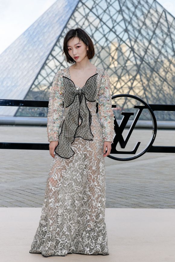 Dongyu Zhou au photocall du défilé Louis Vuitton "Collection Femme Prêt-à-Porter Automne/Hiver 2026-2027" lors de la Fashion Week de Paris, le 10 mars 2026

© Olivier Borde / Bestimage