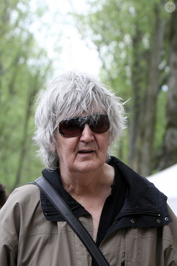 Jacques Higelin à la sortie des obsèques de Georges Moustaki au cimetière du Père Lachaise à Paris le 27 mai 2013.
© Stéphane Lemouton / Bestimage