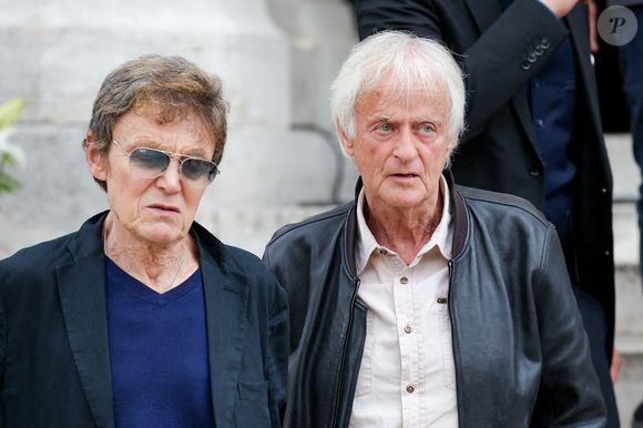 Dave et Patrick Loiseau aux obsèques de Françoise Hardy au crématorium du cimetière du Père-Lachaise à Paris, le 20 juin 2024. 

Photo : Jacovides-Moreau / Bestimage