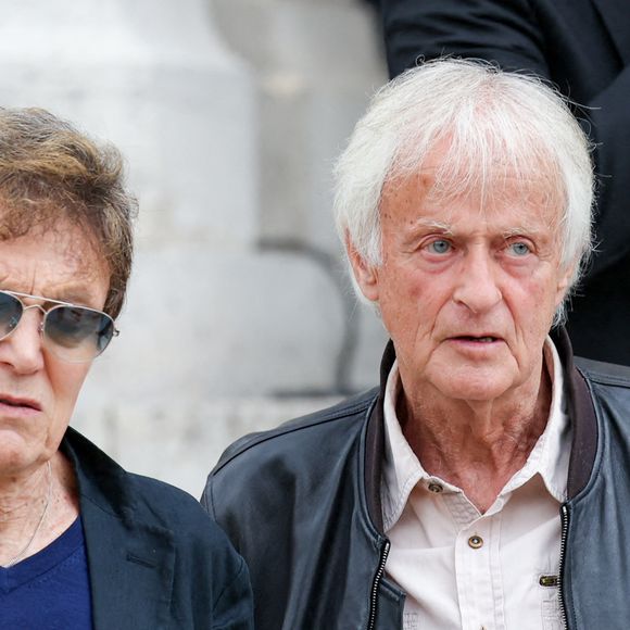 Dave et Patrick Loiseau aux obsèques de Françoise Hardy au crématorium du cimetière du Père-Lachaise à Paris, le 20 juin 2024. 

Photo : Jacovides-Moreau / Bestimage