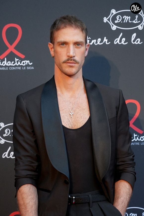 Romain Costa au dîner de la mode Sidaction 2026 au lycée Carnot à Paris le 9 juillet 2026.

© Anne-Sophie Guebey / Bestimage