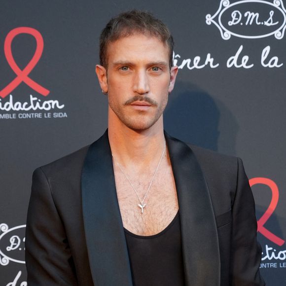 Romain Costa au dîner de la mode Sidaction 2026 au lycée Carnot à Paris le 9 juillet 2026.

© Anne-Sophie Guebey / Bestimage
