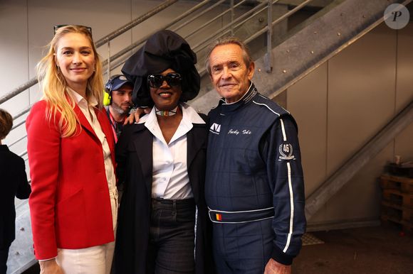 Béatrice Borromeo, Jacky Ickx et sa femme Khadja Nin lors du 15ème Grand Prix de Monaco Historique le 26 avril 2026.
© Claudia lbuquerque / Bestimage
