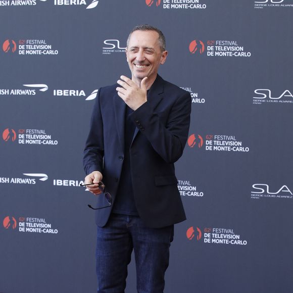 Gad Elmaleh sur le tapis rouge du photocall de la cérémonie d'ouverture du 62ème Festival de Télévision de Monte-Carlo, à Monaco, le 16 juin 2023. © Denis Guignebourg/BestImage