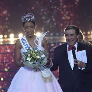 Du haut de ses 1,83 mètre, cette femme engagée notamment pour le cancer du sein, va pouvoir faire entendre sa voix

Miss France 2025, sur TF1           Crédits : Pierre Billard/sipa press via Bestimage