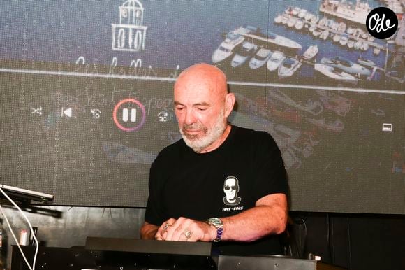Exclusif - Philippe Corti mixe les dimanches soirs au club Les Halles de Saint-Tropez. il porte un t-shirt noir à l'effigie de son ami Thierry Ardisson.
Saint-Tropez le 10 août 2025 © Jack Tribeca / Bestimage
#
Exclusive - no web en Suisse / Belgique
Philippe Corti DJs on Sunday nights at Les Halles club in Saint-Tropez. He wears a black T-shirt featuring his friend Thierry Ardisson. | 00718308