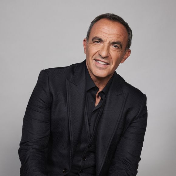Nikos Aliagas - Studio avec les invités de l'enregistrement de l'émission "La chanson secrète N°14", présentée par N.Aliagas et diffusée le 26 décembre sur TF1, à Paris, France, le 9 décembre 2025. © Jacovides-Moreau/Bestimage