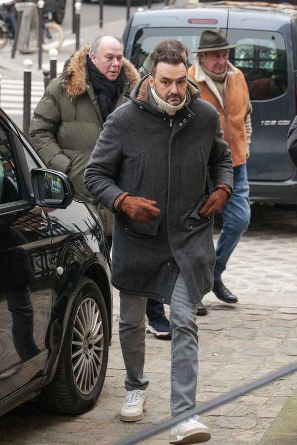 Cyril Lignac assistant à la cérémonie d'enterrement de Jean-Luc Petitrenaud à l'église Saint-Pierre du Gros Caillou dans le 7e arrondissement de Paris, France, le 17 janvier 2025. Jean-Luc Petitrenaud, critique gastronomique et personnalité de la télévision française, est décédé le 10 janvier à l'âge de 74 ans. Photo par Nasser Berzane/ABACAPRESS.COM