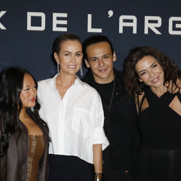 Laeticia Hallyday et sa fille Joy, Sandra Sisley et son fils Dino - Avant-Première du film "Largo Winch "Le Prix de L'argent" au cinéma le Grand Rex à Paris le 18 juin 2024. © Marc Ausset-Lacroix/Bestimage