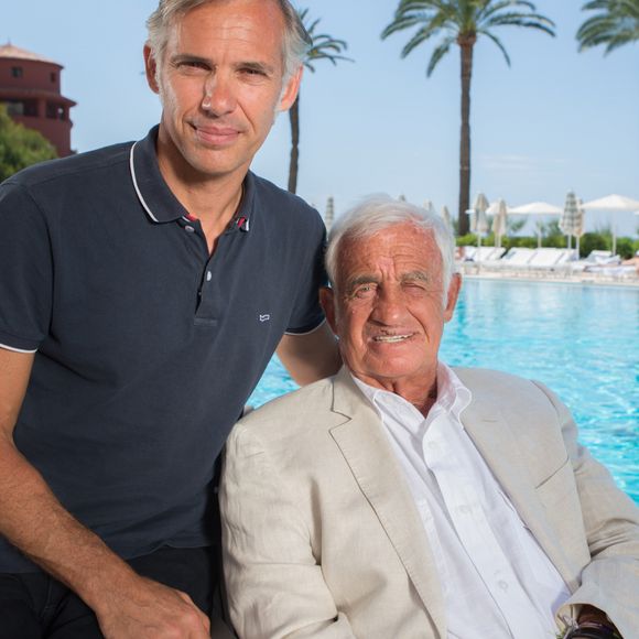 La disparition d'un proche s'accompagne parfois d'événements qui semblent défier le hasard. 

Exclusif - Paul et Jean-Paul Belmondo - Tournage du documentaire produit par Cyril Viguier et Paul Belmondo sur son père Jean-Paul "Belmondo par Belmondo" au Beach Club à Monaco. © Frederic Nebinger / Bestimage