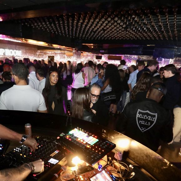 J.Roch a reçu ses amis pour fêter la fermeture de son célèbre club privé, "VIP Room" à Saint-Tropez, après 29 ans d'existence, le 5 avril 2026. Après un dernier week-end de fête, du 3 au 5 avril 2026, le célèbre établissement sera remplacé par le "Lilly's Club".
© Luc Boutria / Nice Matin / Bestimage