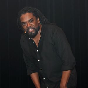 Anthony Kavanagh - Anthony Kavanagh dans son nouveau spectacle "Happy" au théâtre de La Gaité Montparnasse à Paris le 6 avril 2022. © Coadic Guirec/Bestimage