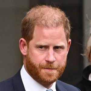 Le prince Harry, duc de Sussex, est de retour à Londres pour faire appel d'une décision de la Haute Cour sur la question de savoir s'il a droit à des gardes du corps armés payés par le contribuable, à Londres, Royaume Uni, le 8 avril 2025.  
Crédit : Backgrid UK/ Bestimage