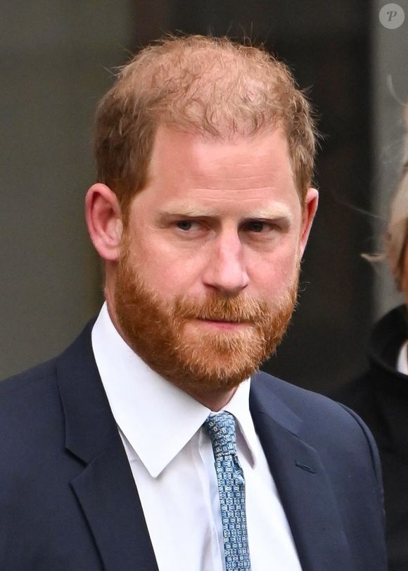 Le prince Harry, duc de Sussex, est de retour à Londres pour faire appel d'une décision de la Haute Cour sur la question de savoir s'il a droit à des gardes du corps armés payés par le contribuable, à Londres, Royaume Uni, le 8 avril 2025.  
Crédit : Backgrid UK/ Bestimage