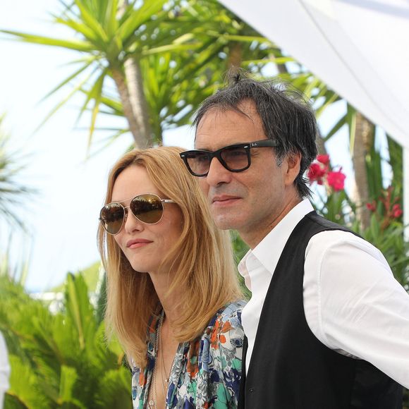 Vanessa Paradis, Samuel Benchetrit (réalisateur) au photocall du film Cette musique ne joue pour personne (Cannes première) lors du 74ème festival international du film de Cannes le 10 juillet 2021
© Borde / Jacovides / Moreau / Bestimage