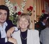L’animateur lui demande alors comment son épouse vivait cette situation. "Moi, je le vivais mal parce que la maison de disques nous obligeait à le cacher", a répondu l’artiste.

Archives - Frédéric François et sa femme Monique - Frédéric François lors de son premier concert à l'Olympia à Paris. Le 21 mars 1994
© Jean-Claude Woestelandt / Bestimage