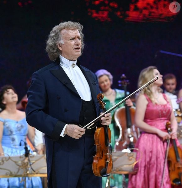C'est ce qu'il vient de raconter

André Rieu en concert à l'AO Arena de Manchester le 12 mai 2023.
