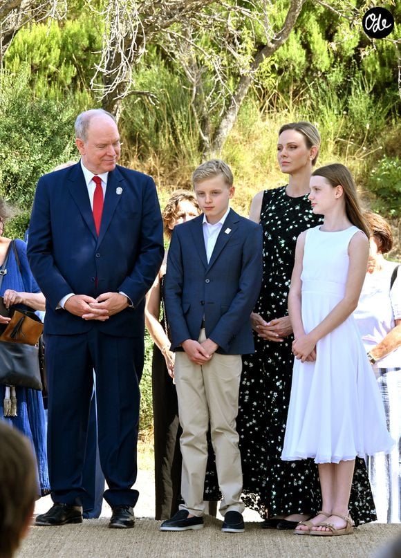 Le prince Albert II de Monaco, la princesse Charlène de Monaco, le prince Jacques de Monaco, marquis des Baux et la princesse Gabriella de Monaco lors de leur visite officielle aux Baux-de-Provence, France, le 5 septembre 2026. © Bruno Bebert/Bestimage