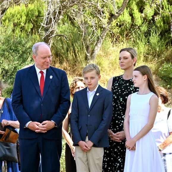 Le prince Albert II de Monaco, la princesse Charlène de Monaco, le prince Jacques de Monaco, marquis des Baux et la princesse Gabriella de Monaco lors de leur visite officielle aux Baux-de-Provence, France, le 5 septembre 2026. © Bruno Bebert/Bestimage