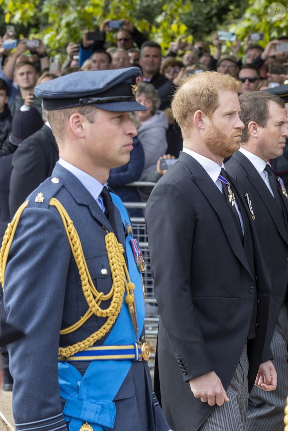Le prince William, prince de Galles, Le prince Harry, duc de Sussex - Arrivées au service funéraire à l'Abbaye de Westminster pour les funérailles d'Etat de la reine Elizabeth II d'Angleterre. Le sermon est délivré par l'archevêque de Canterbury Justin Welby (chef spirituel de l'Eglise anglicane) au côté du doyen de Westminster David Hoyle. Londres, le 19 septembre 2022 © Moreau / Jacovides / Bestimage