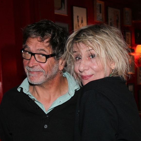 Fabrice Capizzano, Nina Morato - Personnalités aux Deux Magots pour la 3ème édition du salon du livre à Saint-Germain-des-Prés "Des pages avant la plage" à Paris le 6 juin 2026

© Philippe Baldini / Bestimage