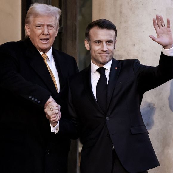 Le président français Emmanuel Macron recoit le président américain élu Donald Trump et le président ukrainien Volodymyr Zelenskiy au palais de l'Élysée après une réunion trilatérale dans le cadre des cérémonies de réouverture de la cathédrale Notre-Dame de Paris, cinq ans et demi après l'incendie, à Paris, France, le 7 décembre 2024. © Stéphane Lemouton/Bestimage