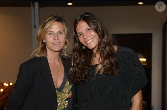 Aujourd'hui, l'ex-épouse de Julien Clerc s'entend très bien avec Hélène Grémillon

Exclusif - Virginie Coupérie-Eiffel et sa fille Vanille Clerc - Présentation de la collection Yepa, princesse de l'hiver de la marque Swildens chez Merci à Paris, le 26 septembre 2013. © RACHID BELLAK / BESTIMAGE