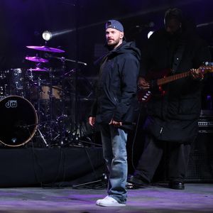 Exclusif - Matt Pokora (M. Pokora) - 16ème édition de l'évènement caritatif "Glisse en coeur" au Grand Bornand le 22 mars 2025. En marge de la scène musicale de Glisse en Cœur, de nombreuses personnalités sportives, de la culture, des médias et de la gastronomie, apporteront cette année encore leur soutien à la course aux dons allant même, pour les plus téméraires, jusqu’à chausser les skis les 22 et 23 mars… Le rendez-vous bornandin se disputera cette année au profit non pas d’une association principale... mais de quatre, dans un grand élan de solidarité autour de l’Enfance (voir détail ci-contre). Ainsi, Les Puits du Désert (cause 2011), l’Association Laurette Fugain (cause 2015) et la Compagnie Après la Pluie (cause 2016) feront leur retour sur Glisse en Coeur, fortes d’avoir profondément marqué l’événement lors de leur première participation. Ces dernières seront rejointes, cette année, par Women Safe and Children et son antenne haut-savoyarde, reconnue dans l’accompagnement pluridisciplinaire et gratuit des enfants et des femmes victimes de violences. © Denis Guignebourg/Bestimage