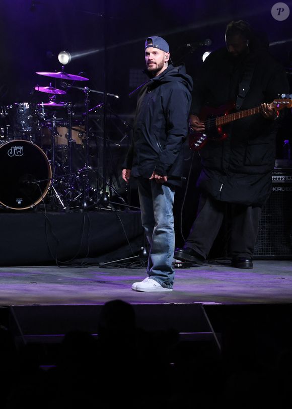 Exclusif - Matt Pokora (M. Pokora) - 16ème édition de l'évènement caritatif "Glisse en coeur" au Grand Bornand le 22 mars 2025. En marge de la scène musicale de Glisse en Cœur, de nombreuses personnalités sportives, de la culture, des médias et de la gastronomie, apporteront cette année encore leur soutien à la course aux dons allant même, pour les plus téméraires, jusqu’à chausser les skis les 22 et 23 mars… Le rendez-vous bornandin se disputera cette année au profit non pas d’une association principale... mais de quatre, dans un grand élan de solidarité autour de l’Enfance (voir détail ci-contre). Ainsi, Les Puits du Désert (cause 2011), l’Association Laurette Fugain (cause 2015) et la Compagnie Après la Pluie (cause 2016) feront leur retour sur Glisse en Coeur, fortes d’avoir profondément marqué l’événement lors de leur première participation. Ces dernières seront rejointes, cette année, par Women Safe and Children et son antenne haut-savoyarde, reconnue dans l’accompagnement pluridisciplinaire et gratuit des enfants et des femmes victimes de violences. © Denis Guignebourg/Bestimage
