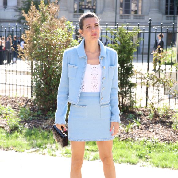 Charlotte Casiraghi - Les célébrités arrivent au défilé Chanel Collection Haute Couture Automne/Hiver 2025-2026 lors de la Fashion Week de Paris (PFW), le 8 juillet 2025. 
© Denis Guignebourg / Bestimage