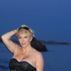 Loana sur la plage de Cannes lors du 76ème festival international du film, le 25 mai 2023.
© Philippe Baldini / Bestimage