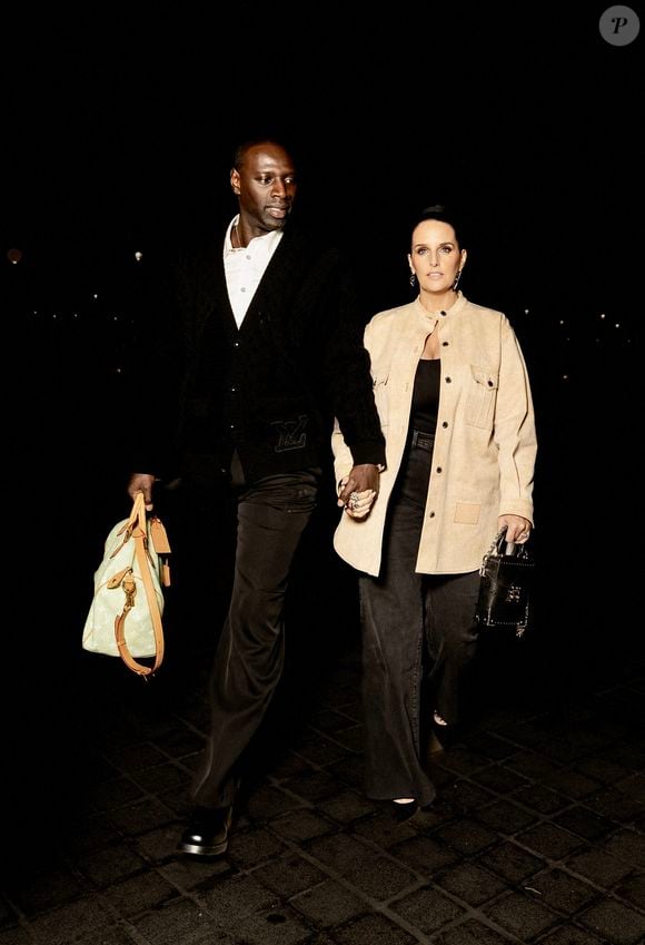 Omar Sy et son épouse Hélène Sy arrivent au défilé Louis Vuitton lors de la Fashion Week de Paris au musée emblématique du Louvre à Paris, en France, le 21 janvier 2025. Photo de Splash News/ABACAPRESS.COM