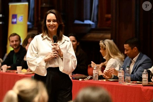 Exclusif - Julia Vignali (présentatrice) - Les acheteurs de l'émission télévisée "Affaire conclue" se mobilisent une fois de plus pour aider les enfants vivant sous le seuil de pauvreté lors de la vente aux enchères "Affaire for Life" organisée au profit de "Viva for Life" à l'hôtel de ville Bruxelles en Belgique le 29 novembre 2025. © Didier Lebrun / Photonews /Bestimage