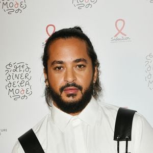 Le chanteur Slimane a été condamné à 10 000 euros d’amende, dont 3 000 avec sursis.


Slimane - Photocall du « Dîner de la Mode » au bénéfice du Sidaction, au Palais de Tokyo, dans le cadre de la Fashion Week de Paris. © Rachid Bellak / Bestimage