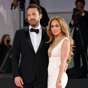 Ben Affleck et Jennifer Lopez affichent leur amour retrouvé sur le red carpet du film "The last Duel" lors du 78ème festival international du film de Venise, la Mostra le 10 septembre 2021. Backgrid UK/ Bestimage