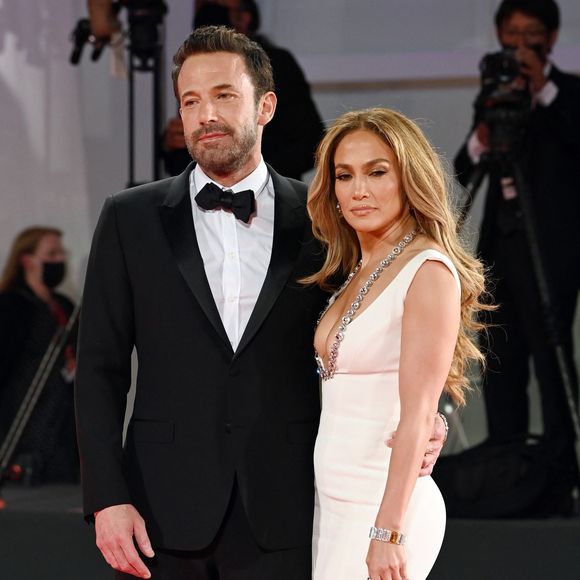 Ben Affleck et Jennifer Lopez affichent leur amour retrouvé sur le red carpet du film "The last Duel" lors du 78ème festival international du film de Venise, la Mostra le 10 septembre 2021. Backgrid UK/ Bestimage