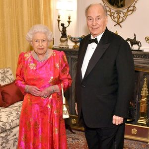 La reine Élisabeth II et l'Aga Khan dans l'Oak Room du château de Windsor avant qu'elle n'organise un dîner privé en l'honneur du jubilé de diamant de son leadership en tant qu'imam de la communauté musulmane chiite ismaélienne.  Alpha / Bestimage